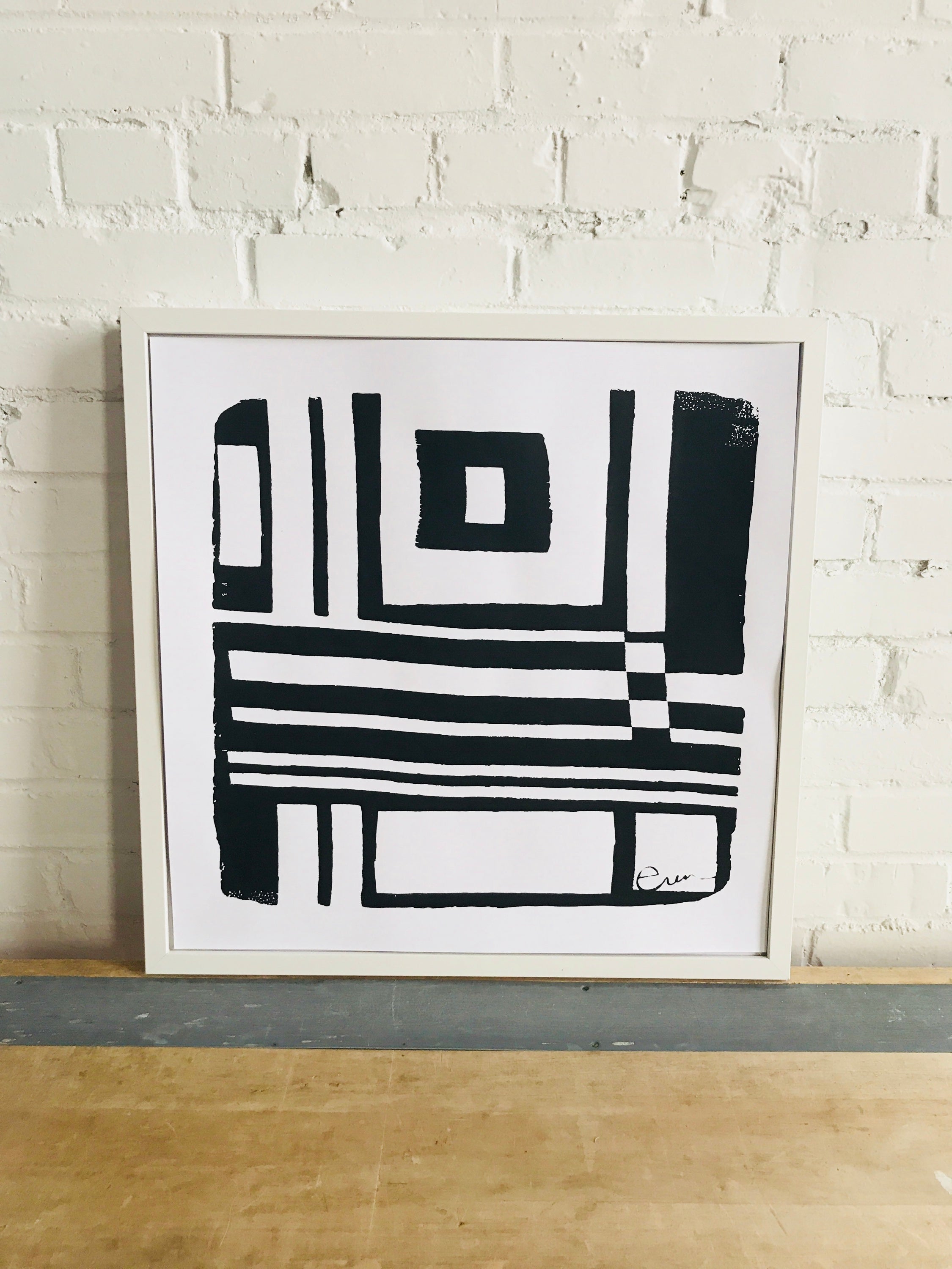 BLACK BOLD GEO PAPER PRINT